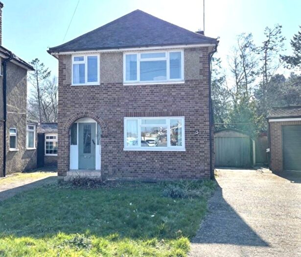 3 Bedroom Detached House For Sale In Gilmore Crescent, Ashford, TW15
