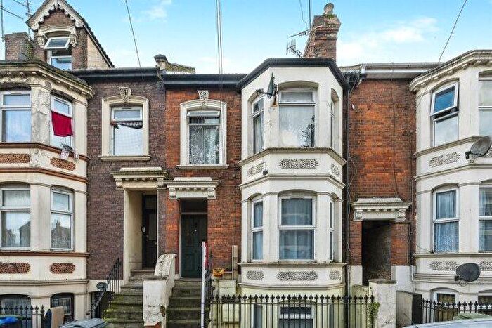 2 Bedroom Flat To Rent In Napier Road, Luton, LU1