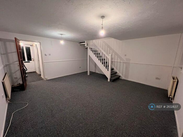 3 Bedroom Terraced House To Rent In Beaufort Court, Cadle, Swansea, SA5