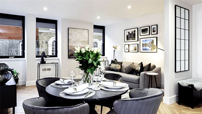 1 Bedroom Apartment For Sale In Peascod Street, Windsor, Berkshire, SL4