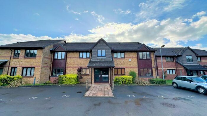 1 Bedroom Flat To Rent In Rossignol Gardens, Carshalton, Surrey, SM5