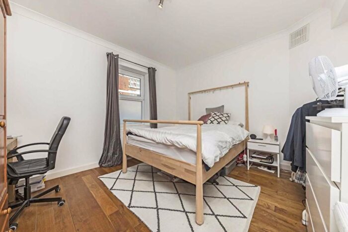 1 Bedroom Flat To Rent In Albert Street, London, NW1