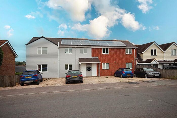 2 Bedroom Flat To Rent In Lower Buckland Road, Lymington, SO41
