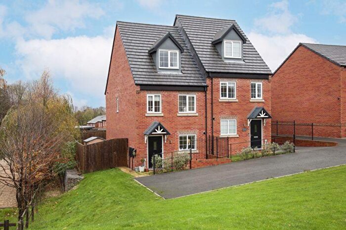 3 Bedroom Semi Detached House For Sale In Milford Drive, Wingerworth, Chesterfield, S42