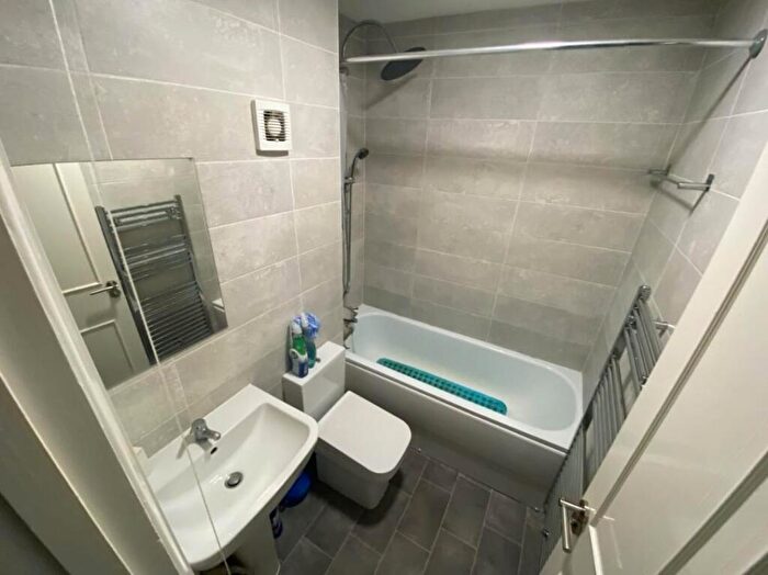 1 Bedroom Flat To Rent In Gleneagles Court, Muirfield Close, RG1