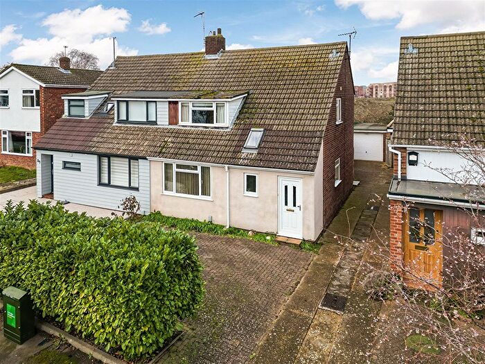 3 Bedroom Semi Detached House For Sale In Tavistock Road, Cambridge, CB4