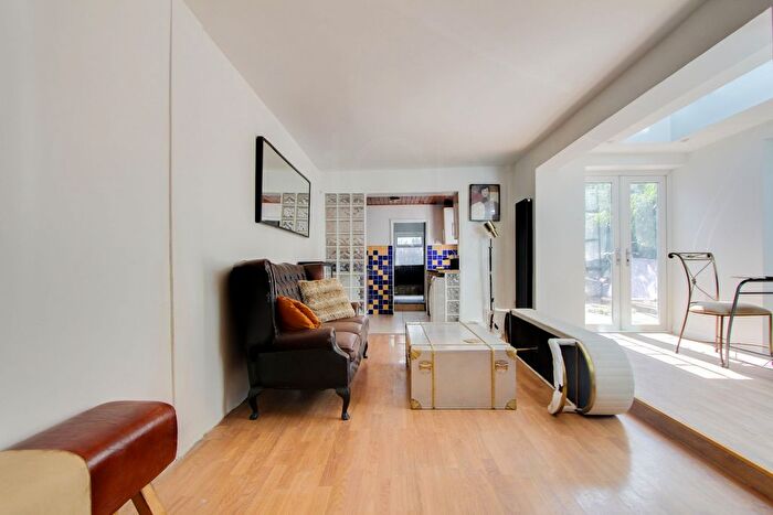 2 Bedroom Flat To Rent In Portland Road, Croydon, SE25