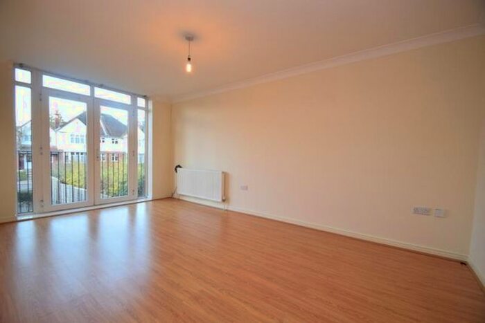 2 Bedroom Flat To Rent In Cairnpark, Rickmansworth Road, Watford, WD18
