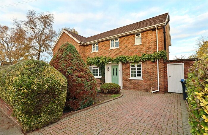 3 Bedroom Semi Detached House To Rent In Kent Road, Woking, Surrey, GU22