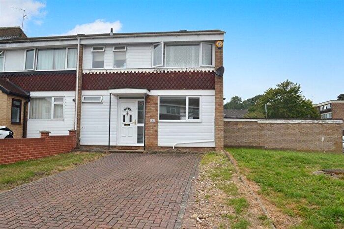 3 Bedroom House To Rent In Bracknell Place, Hemel Hempstead, HP2