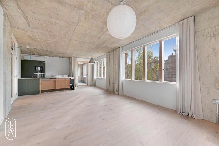 3 Bedroom Apartment For Sale In London Lane, London, E8