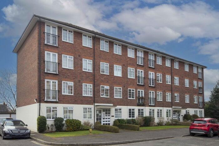 2 Bedroom Flat To Rent In St. Peters Way, London, W5