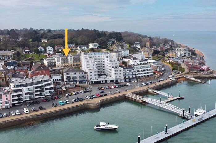 3 Bedroom Terraced House For Sale In Castle Road, Cowes, PO31