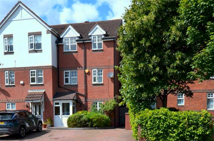 4 Bedroom End Of Terrace House To Rent In Reaside Drive, Rednal, Birmingham, West Midlands, B45