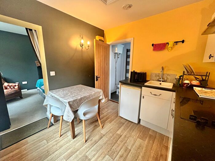 1 Bedroom Flat To Rent In Main Road, Bristol, BS48