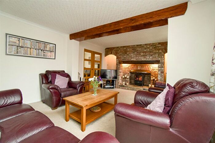 4 Bedroom Detached House For Sale In Steeple Close, Wigginton, York, YO32