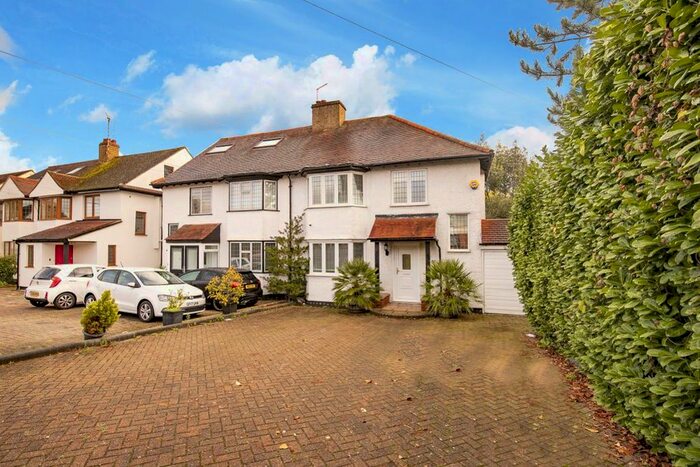3 Bedroom Property To Rent In Station Road, Loughton, IG10