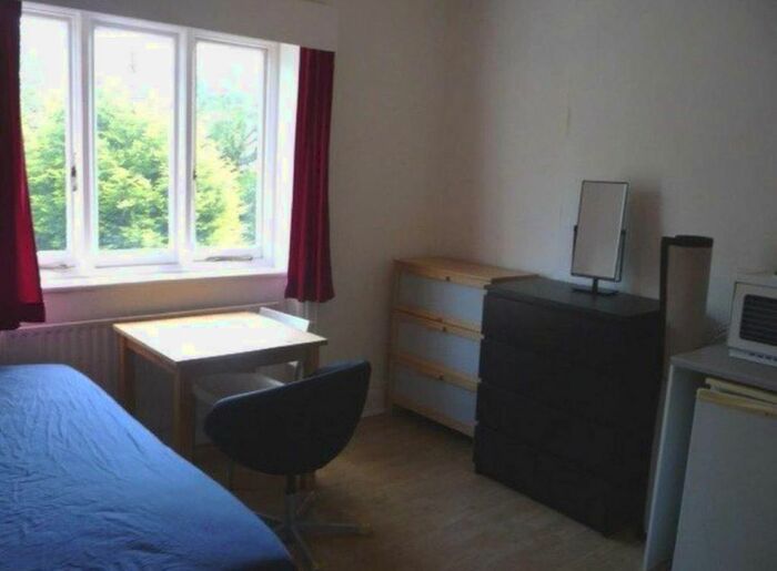 Studio To Rent In Finchley Road, London, NW3