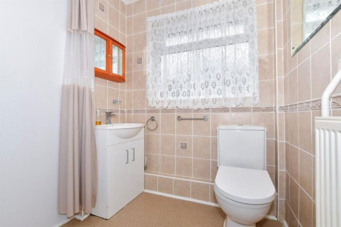 2 Bedroom Semi-Detached Bungalow For Sale In Kingsgate Close, Maidstone, Kent, ME16
