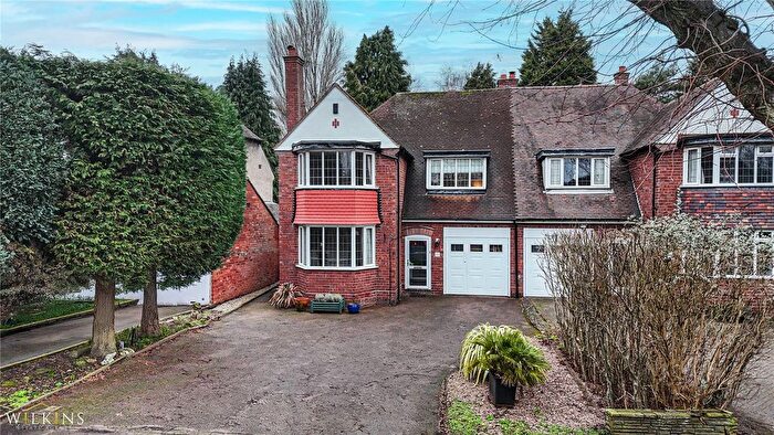 4 Bedroom Detached House For Sale In Tamworth Road, Sutton Coldfield, West Midlands, B75