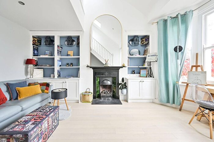 2 Bedroom Flat To Rent In Bronsart Road, Fulham, London, SW6