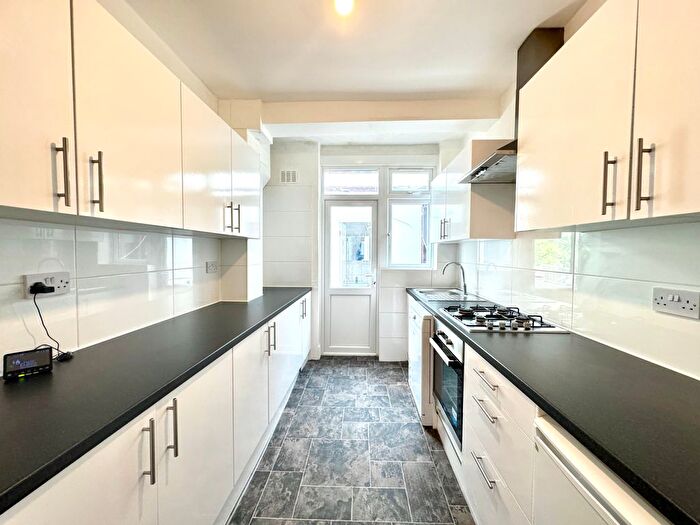 4 Bedroom Semi-Detached House To Rent In Nether Street, West Finchley, London, N3
