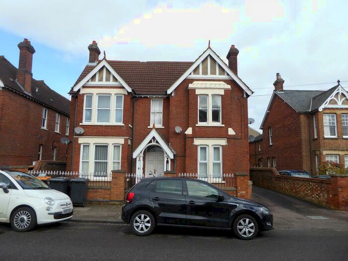 1 Bedroom Apartment To Rent In Flat, Kimbolton Avenue, MK40