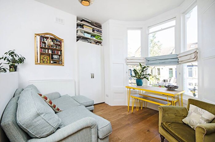 1 Bedroom Flat To Rent In Sandringham Road, Dalston, London, E8