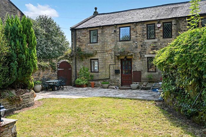 4 Bedroom Barn Conversion To Rent In Woodhall Hills, Calverley, Pudsey, LS28