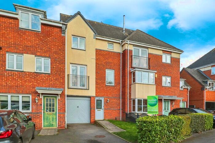 3 Bedroom Semi-Detached House For Sale In Stanhope Avenue, Nottingham, NG5