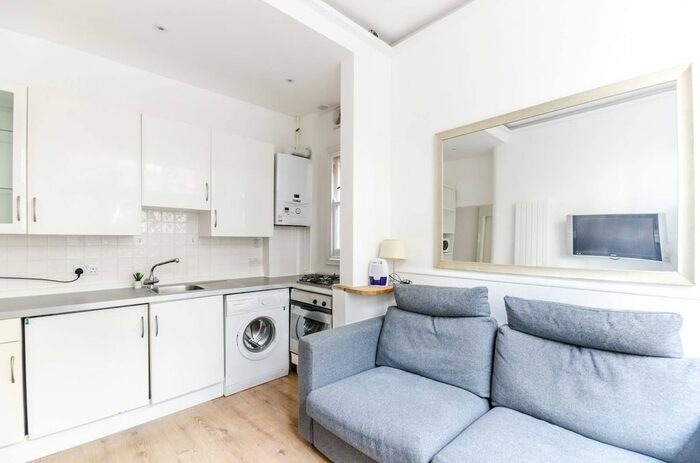 1 Bedroom Flat To Rent In New Kings Road, Hurlingham, London, SW6