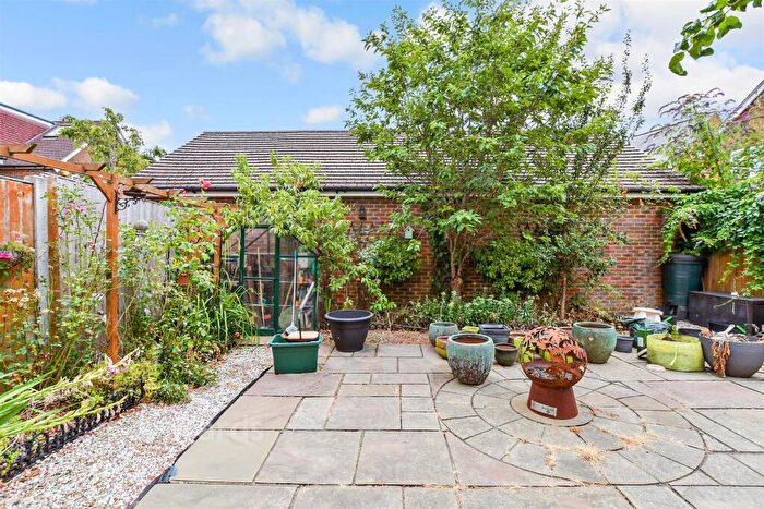 5 Bedroom Detached House For Sale In Hazen Road, Kings Hill, West Malling, Kent, ME19