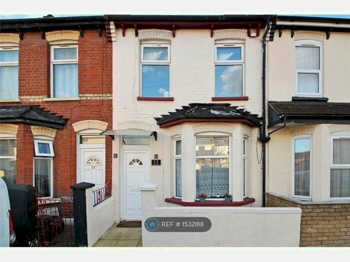 3 Bedroom Terraced House To Rent In Reform Road, Chatham, ME4