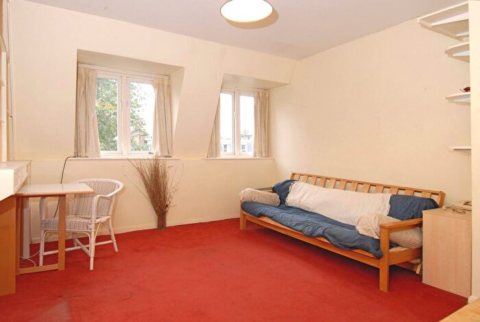 1 Bedroom Flat To Rent In Sinclair Road, West Kensington, London, W14