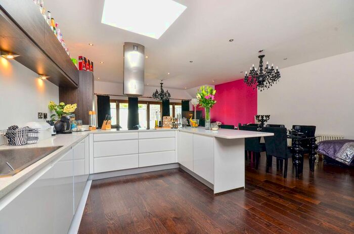 3 Bedroom Property To Rent In Langthorne Street, Bishop's Park, London, SW6