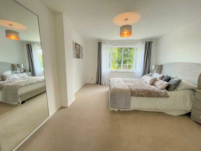 5 Bedroom Semi-Detached House For Sale In Roses Close, Cublington, LU7