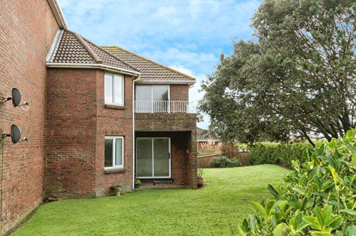 2 Bedroom Flat For Sale In Collingwood Close, Eastbourne, BN23