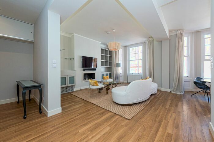 3 Bedroom Flat To Rent In York Street, London, W1H