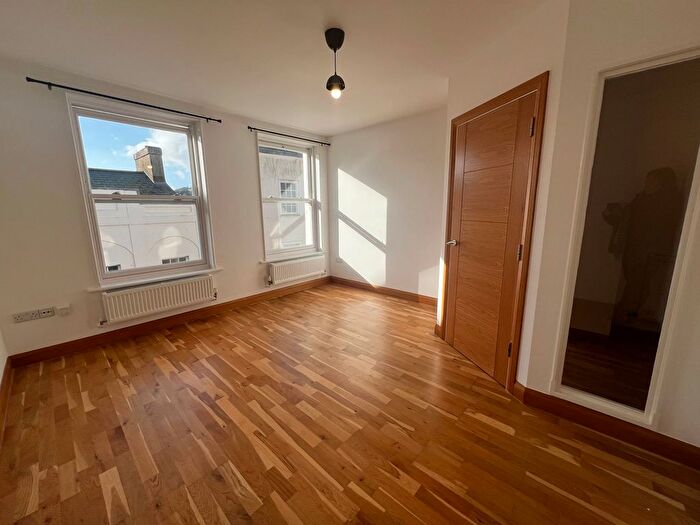 1 Bedroom Flat To Rent In Clampet Lane, Teignmouth, TQ14