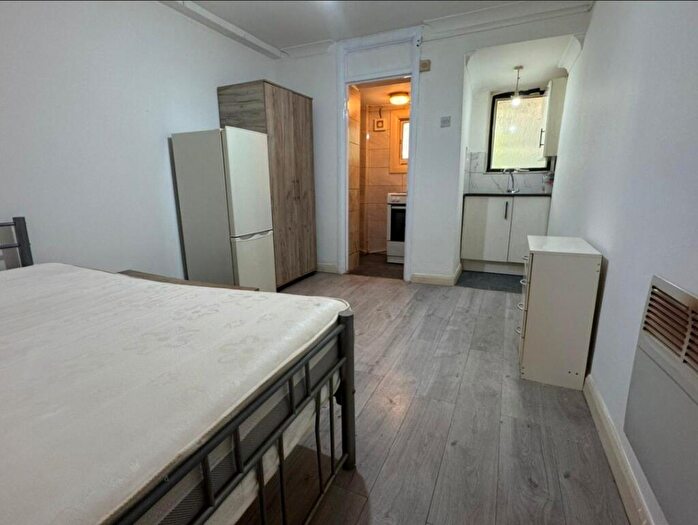 Studio To Rent In Lea Bridge Road, Leyton, E10