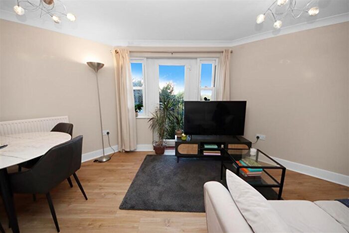 2 Bedroom Flat For Sale In St. Matthews Gardens, Cambridge, CB1