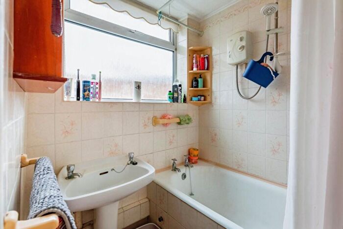 2 Bedroom Semi-Detached House For Sale In Finedon Road, Irthlingborough, Wellingborough, NN9