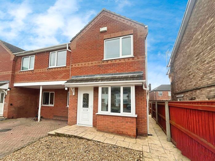 3 Bedroom Semi-Detached House To Rent In Salamander Close, Grimsby, Lincolnshire, DN31