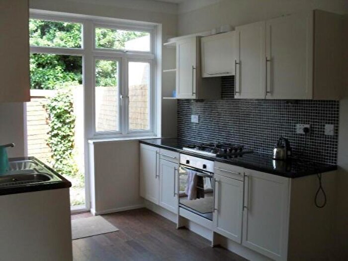 1 Bedroom Flat To Rent In Endsleigh Gardens, Ilford, London, IG1