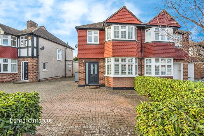 3 Bedroom Semi Detached House For Sale In Bargate Close, New Malden, KT3