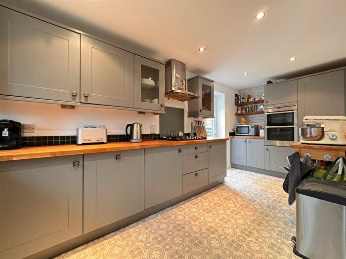 5 Bedroom Detached House For Sale In Newson Road, Swindon, SN25