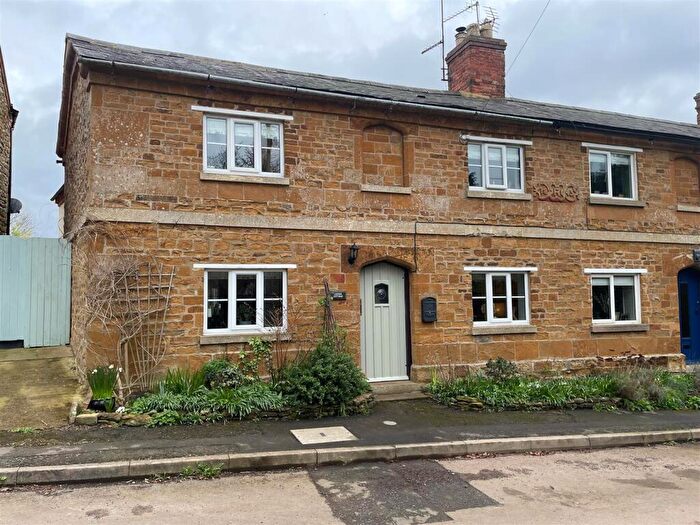 2 Bedroom Cottage To Rent In Newnham, NN11
