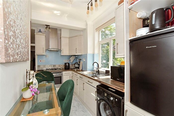 3 Bedroom Maisonette For Sale In Compton Avenue, Gidea Park, Essex, RM2