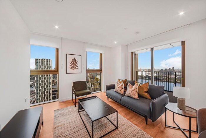 2 Bedroom Apartment To Rent In One Thames Quay, Marsh Wall, E14