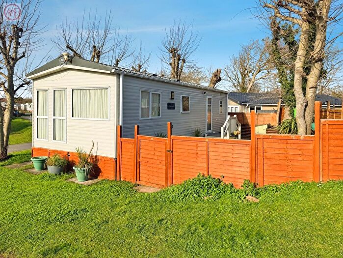 2 Bedroom Park Home For Sale In Driftwood Way, Retreat Caravan Park, Berrow Road, Burnham On Sea, TA8